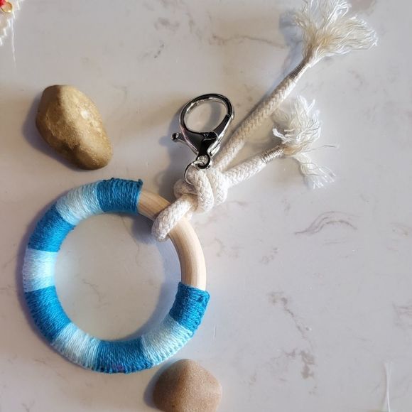 Handmade knitted wood rings Keychain new - Picture 5 of 6